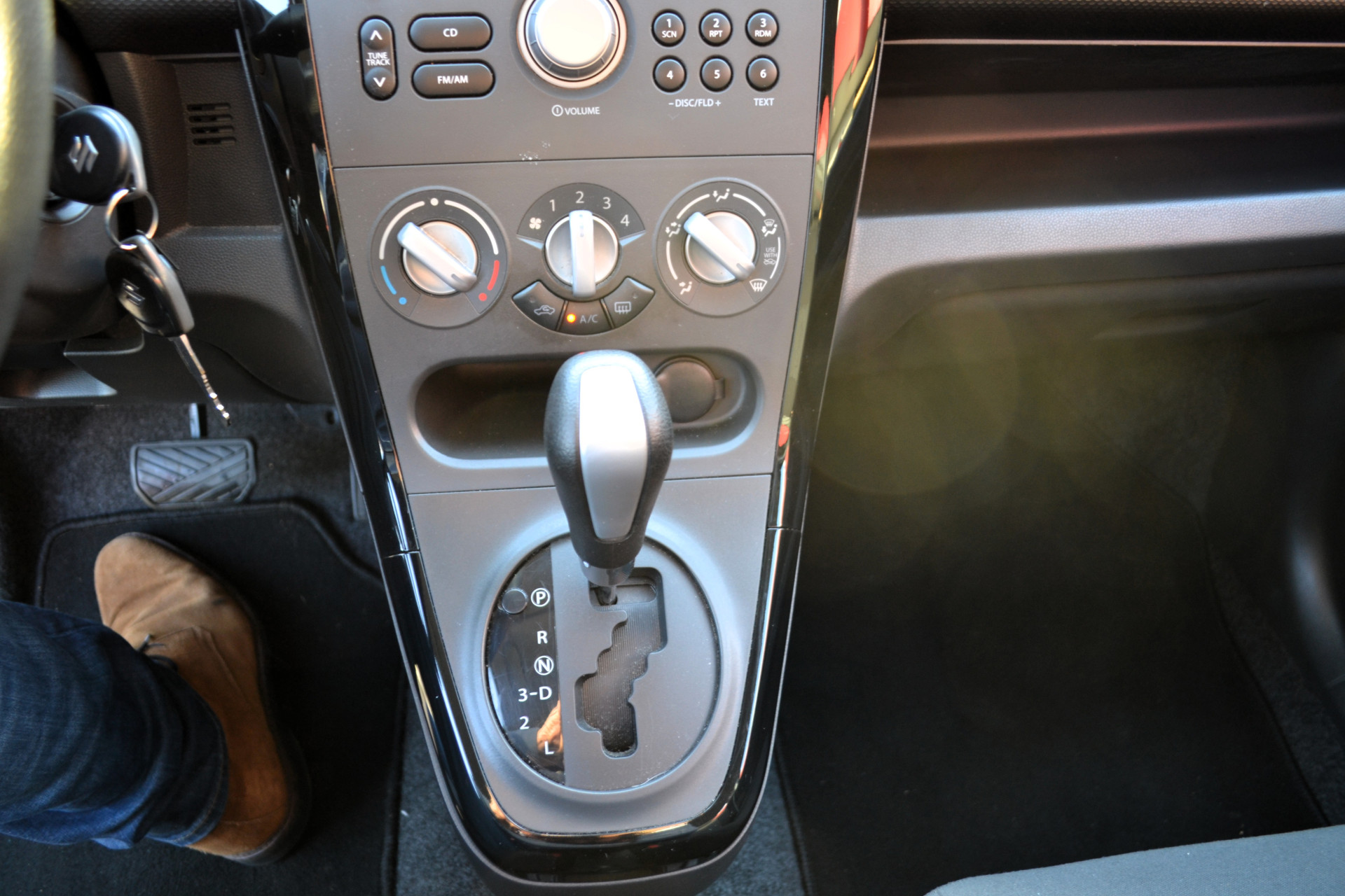 43031576-10.jpg