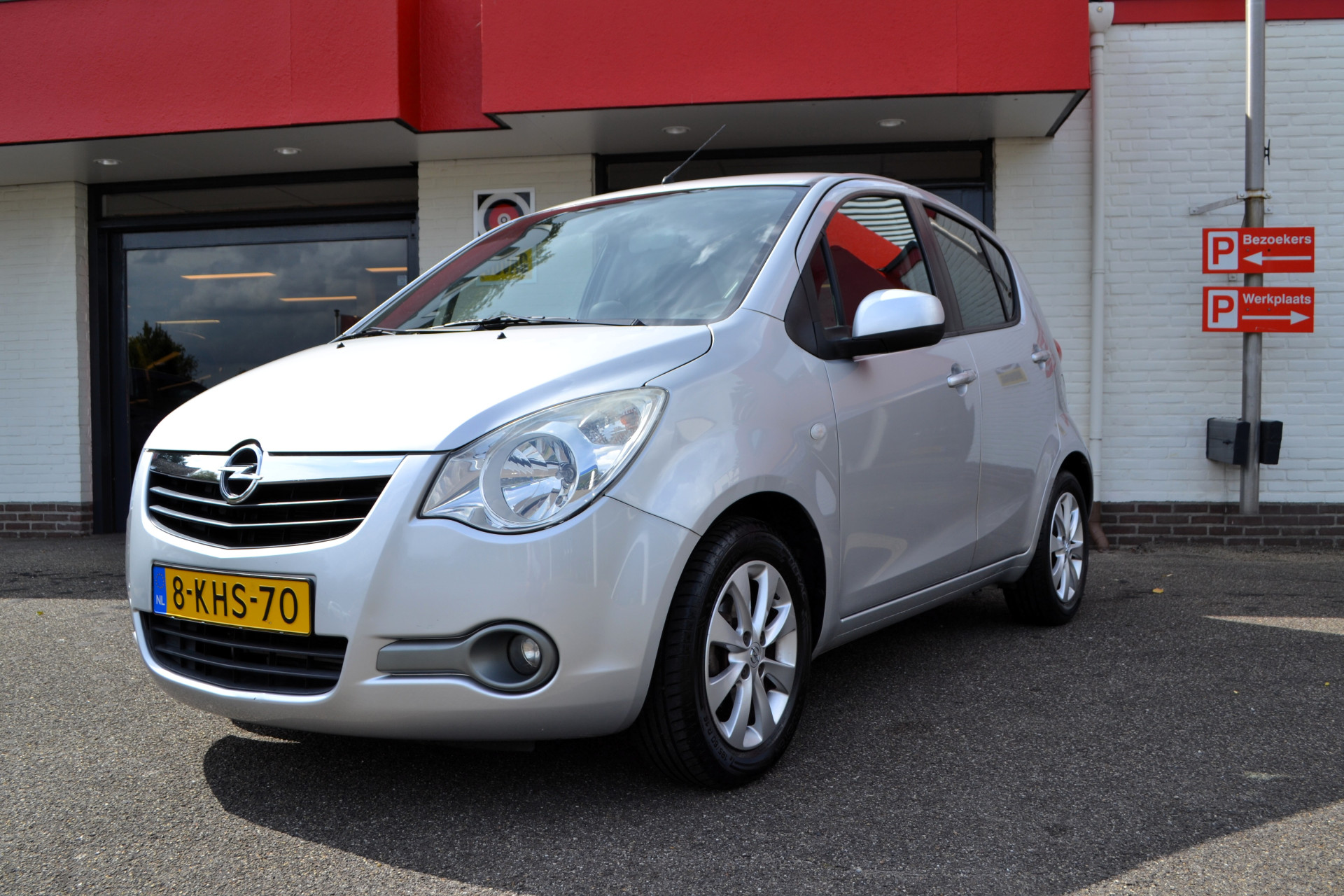 47252448-10.jpg
