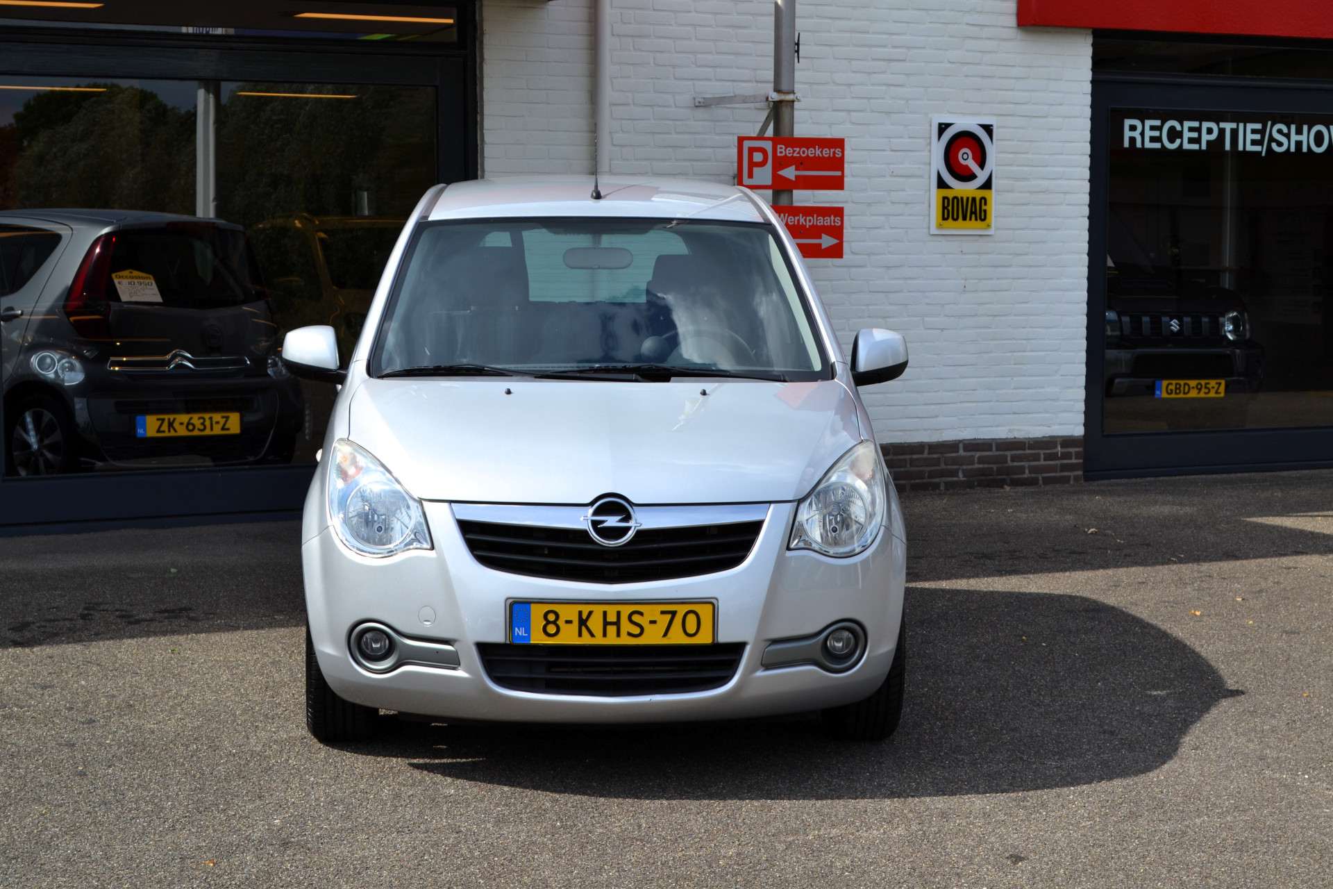47252448-9.jpg