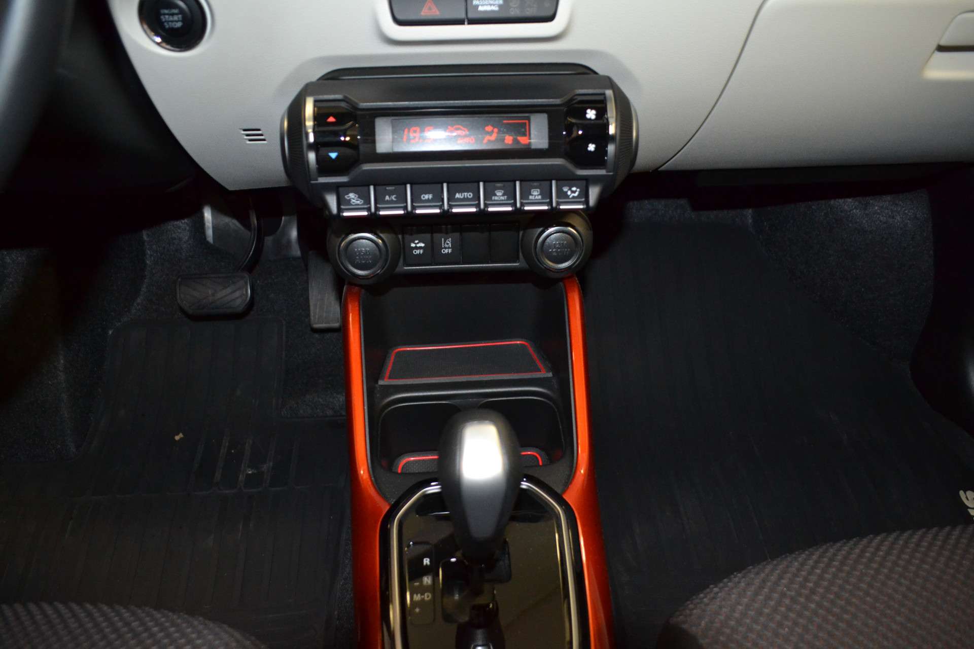47707669-11.jpg