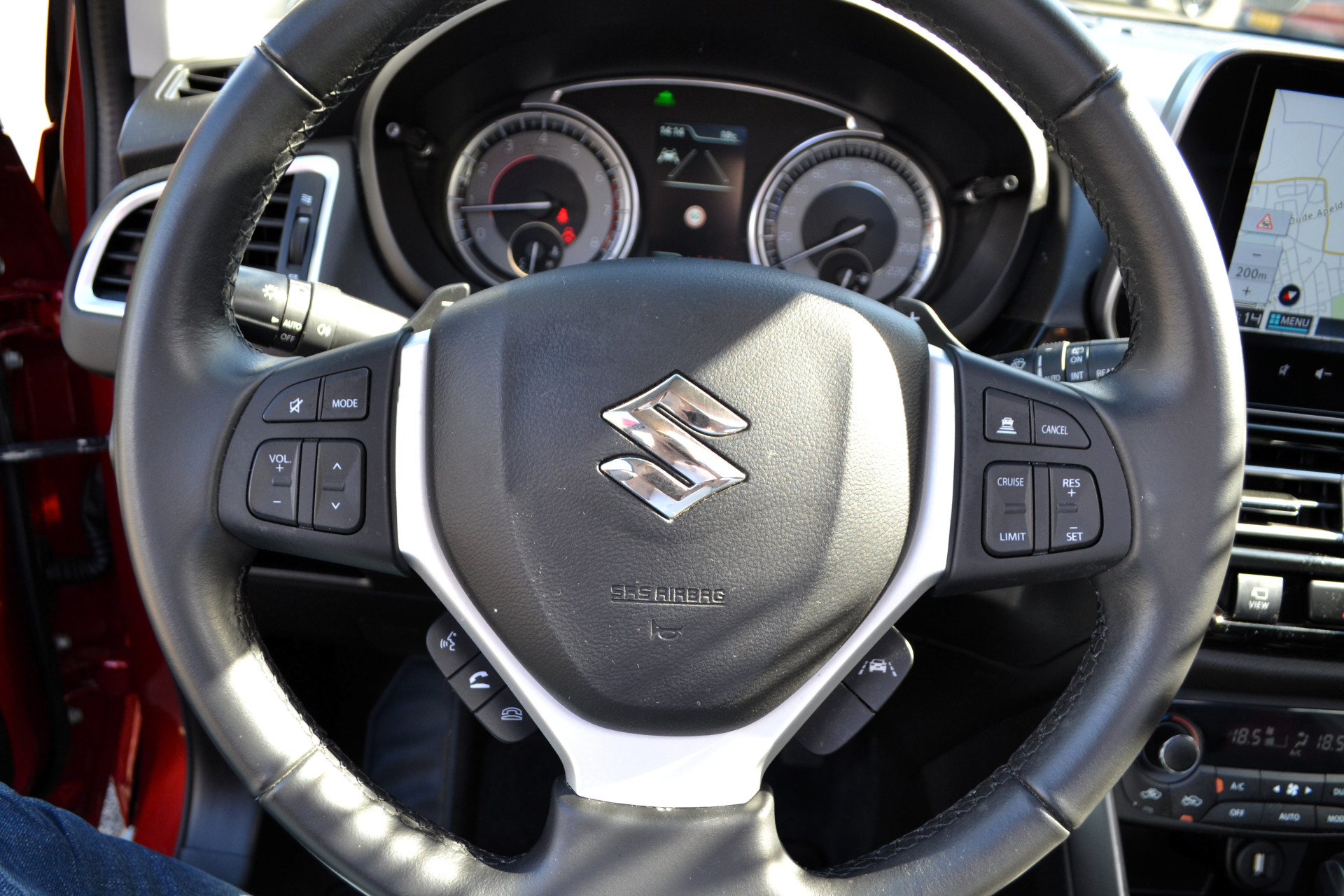 47830713-7.jpg