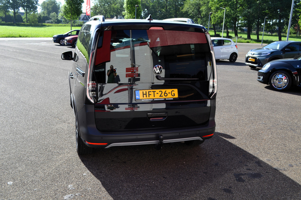 49785341-13.jpg
