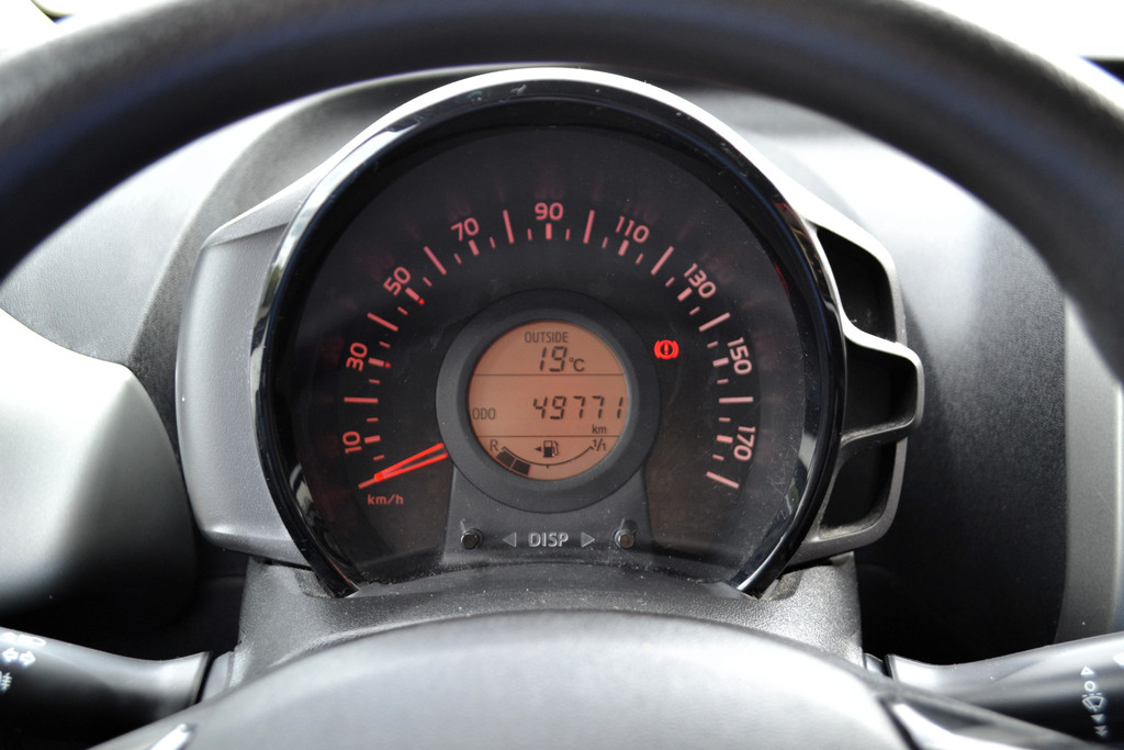 52875696-6.jpg